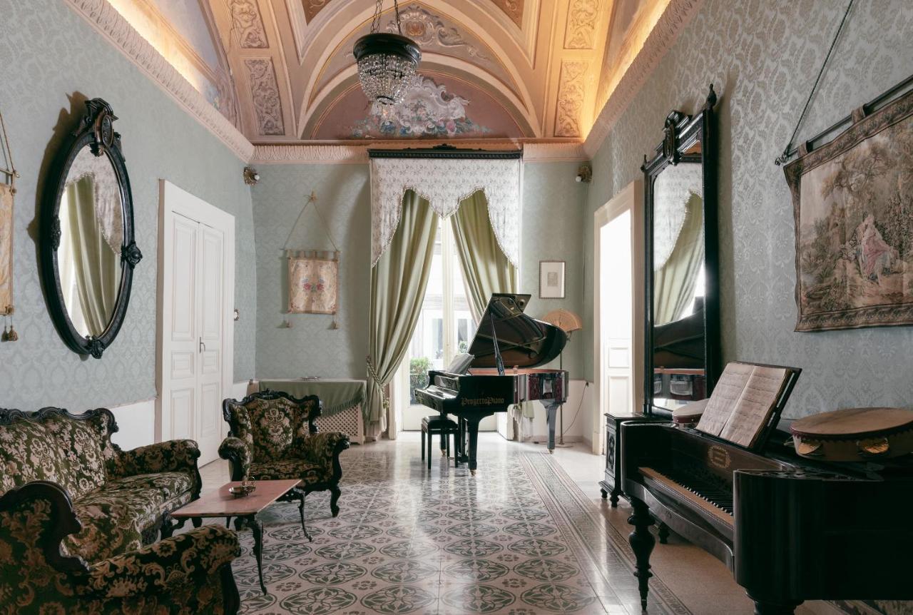 Carafa Di Maddaloni Residenza Di Charme Hotel Naples Luaran gambar