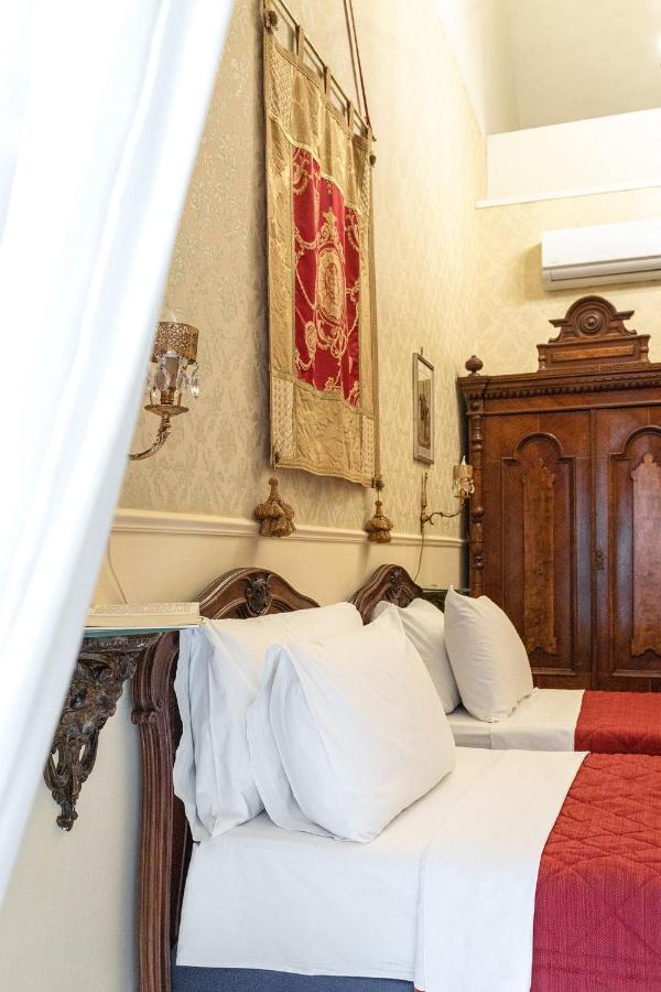 Carafa Di Maddaloni Residenza Di Charme Hotel Naples Luaran gambar