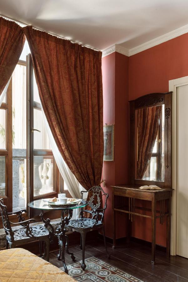 Carafa Di Maddaloni Residenza Di Charme Hotel Naples Luaran gambar