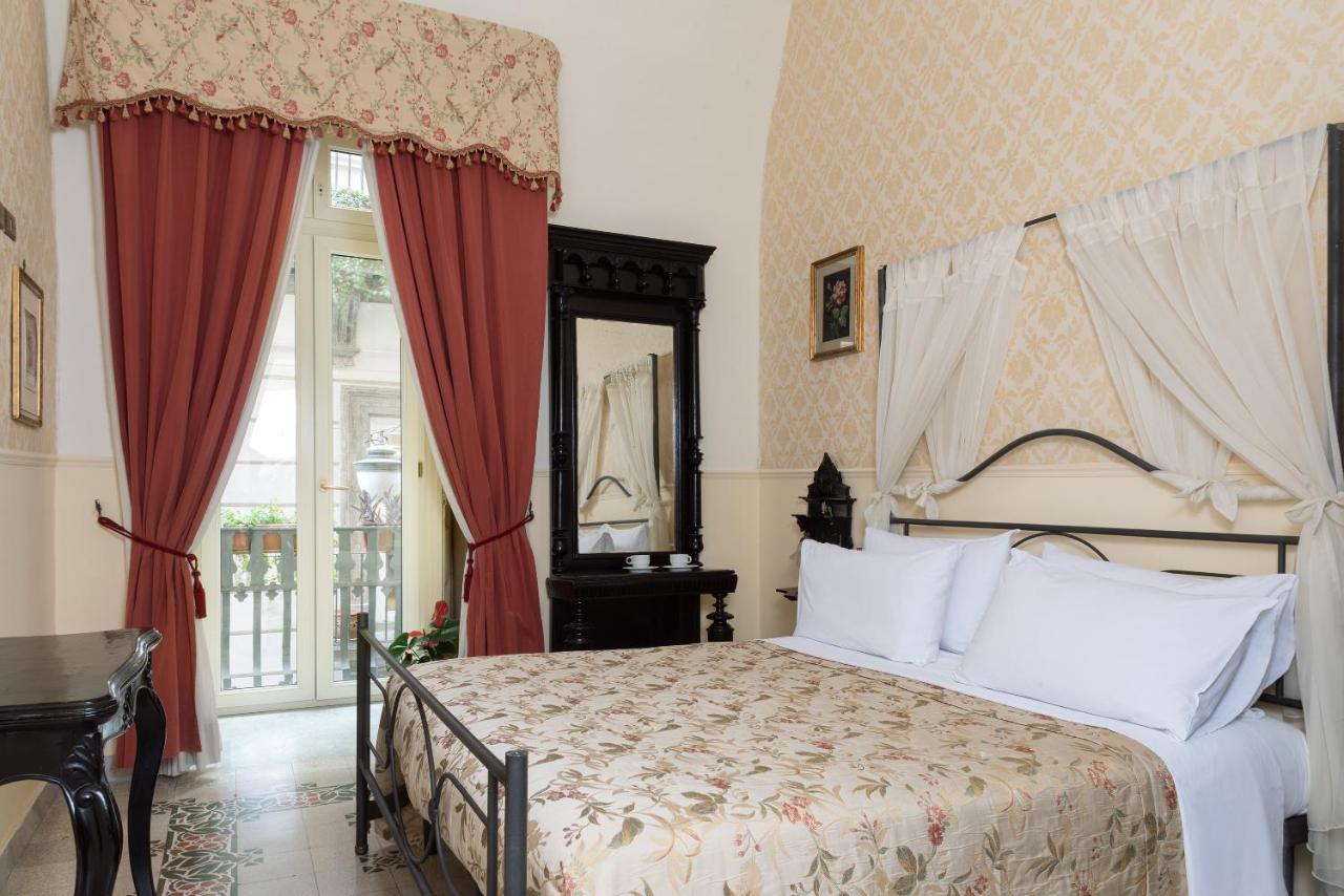 Carafa Di Maddaloni Residenza Di Charme Hotel Naples Luaran gambar