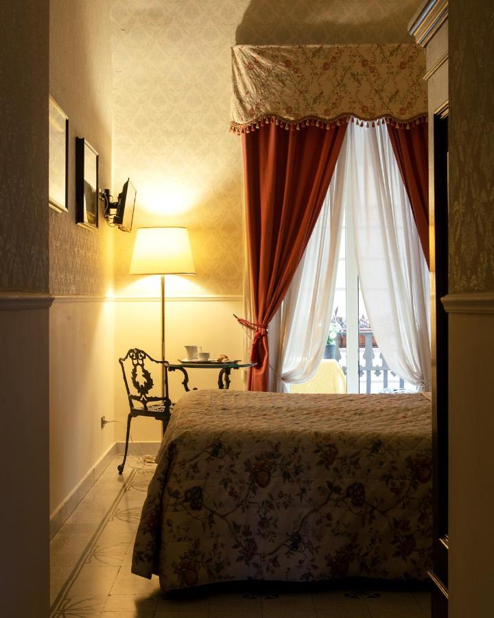 Carafa Di Maddaloni Residenza Di Charme Hotel Naples Luaran gambar
