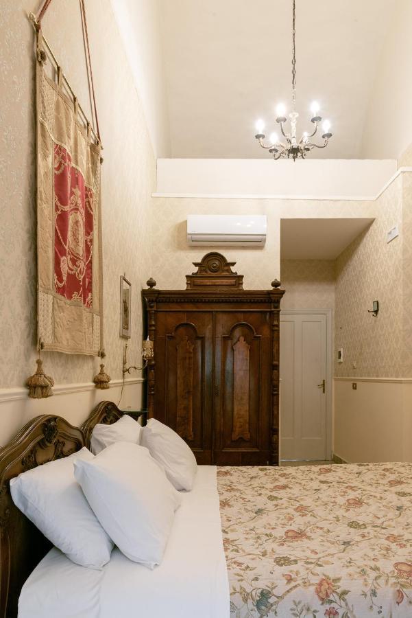 Carafa Di Maddaloni Residenza Di Charme Hotel Naples Luaran gambar
