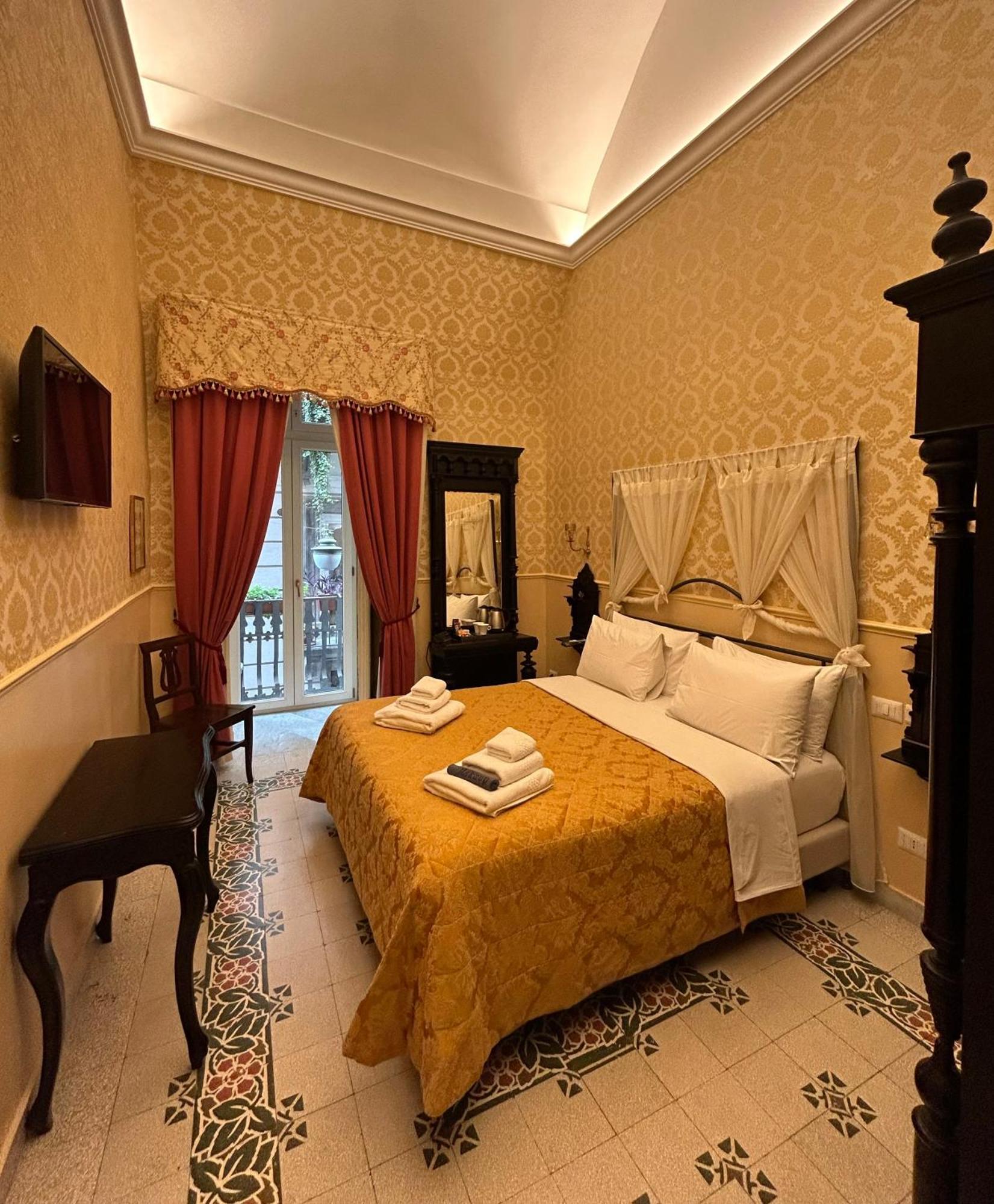 Carafa Di Maddaloni Residenza Di Charme Hotel Naples Luaran gambar