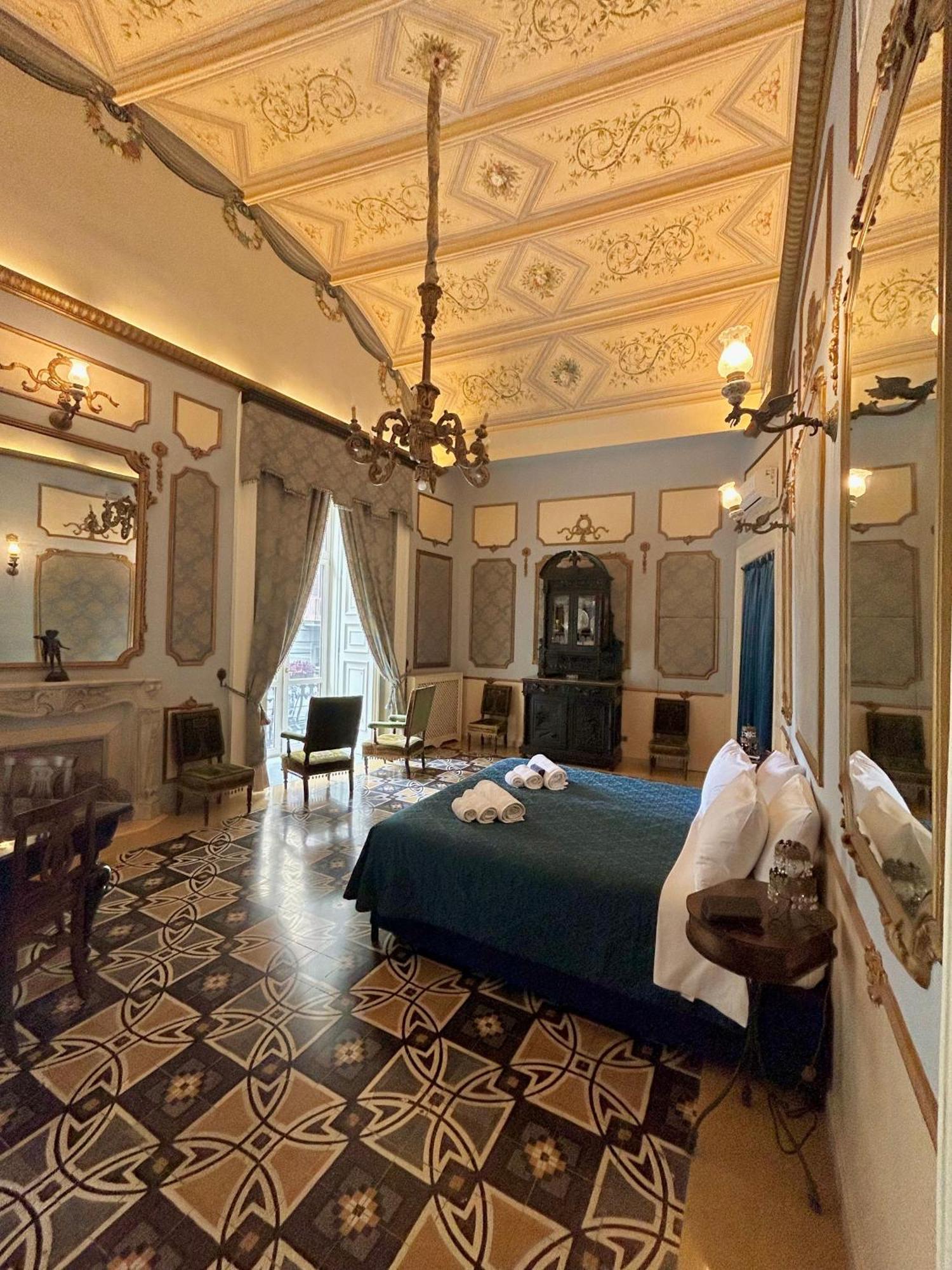 Carafa Di Maddaloni Residenza Di Charme Hotel Naples Luaran gambar