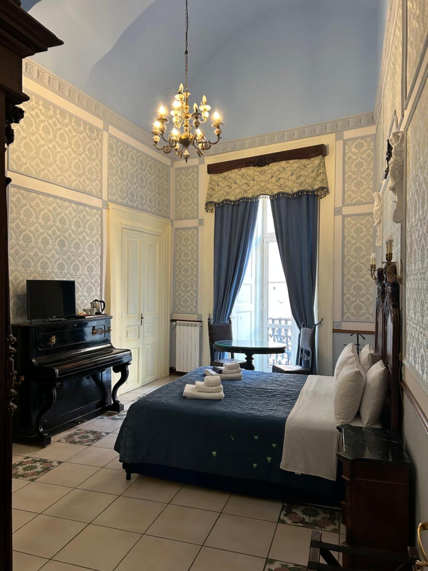 Carafa Di Maddaloni Residenza Di Charme Hotel Naples Luaran gambar