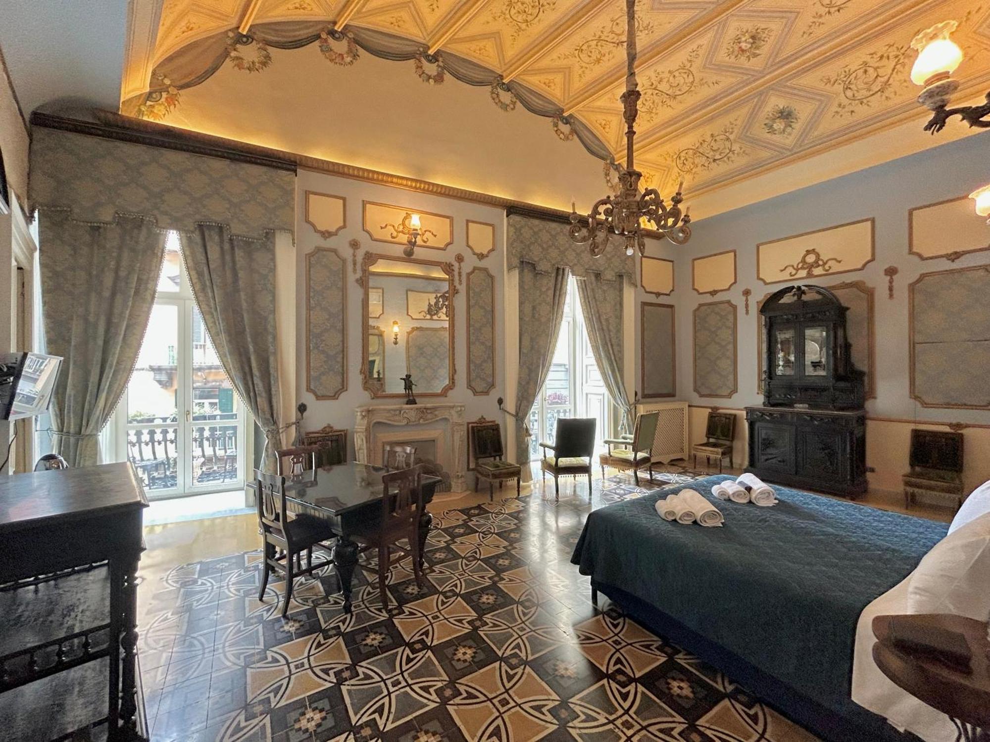 Carafa Di Maddaloni Residenza Di Charme Hotel Naples Luaran gambar